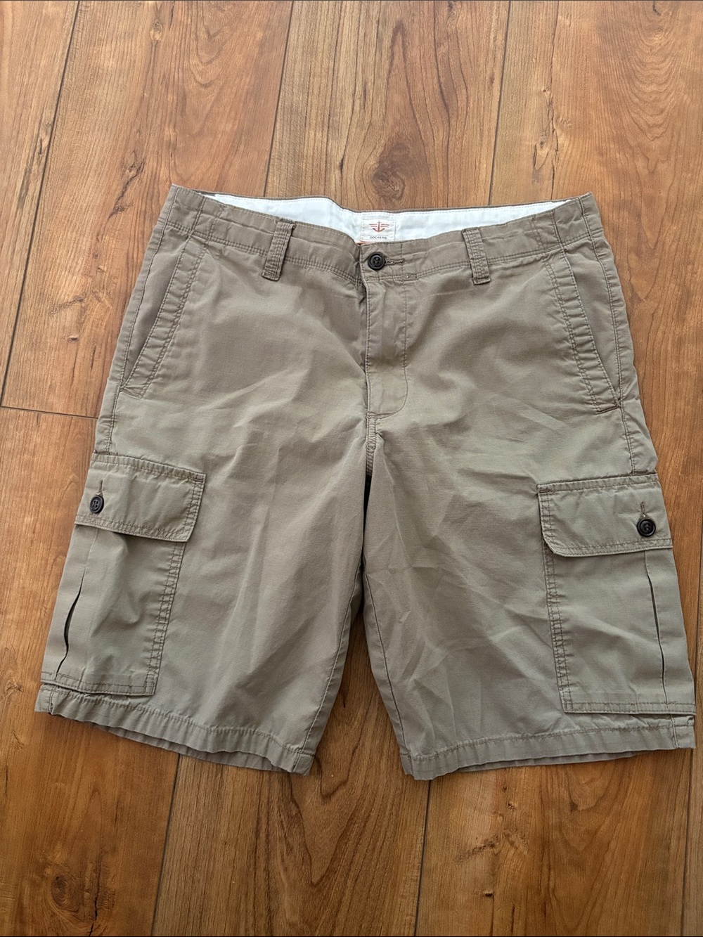 Docker’s Men's Lightweight Cargo Shorts in Khaki